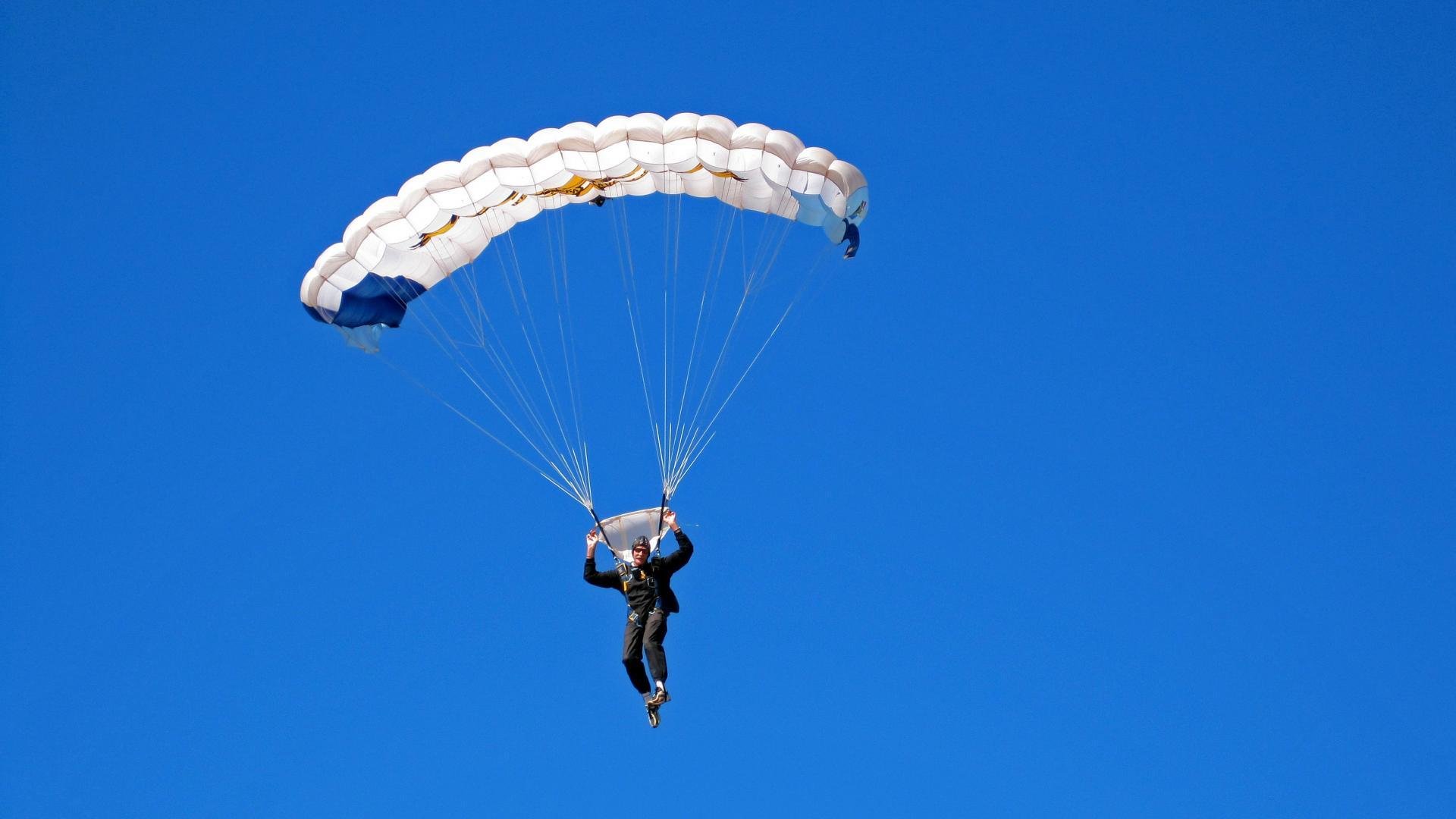 德甲青少年足球培训惠及更多年轻球员，德国足球青训营